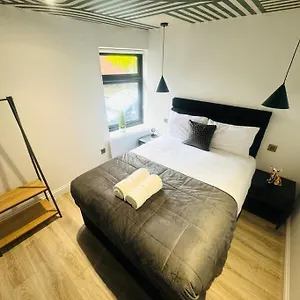  Apartment 99 Apartment, Trendy Location D United Kingdom